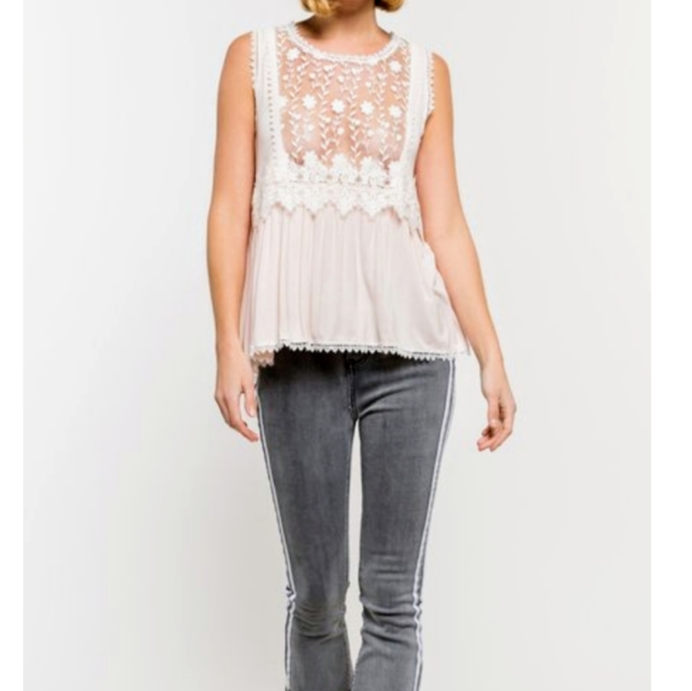 🆕🌿POL FLORAL MESH TOP🌿 - Picture 6 of 6